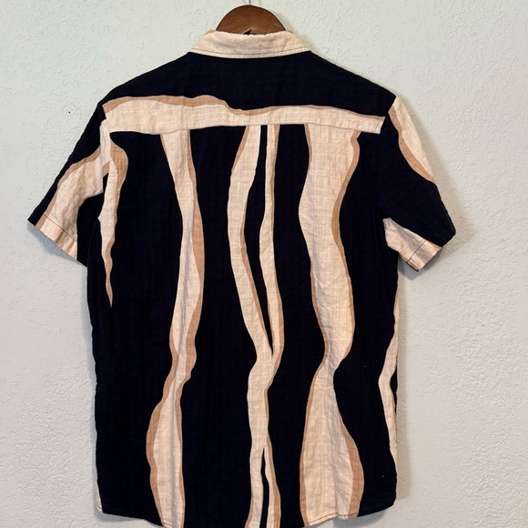 Men's Vatpave Navy Blue and Tan Casual Groovy Short Sleeve Button Down Shirt - Picture 7 of 8